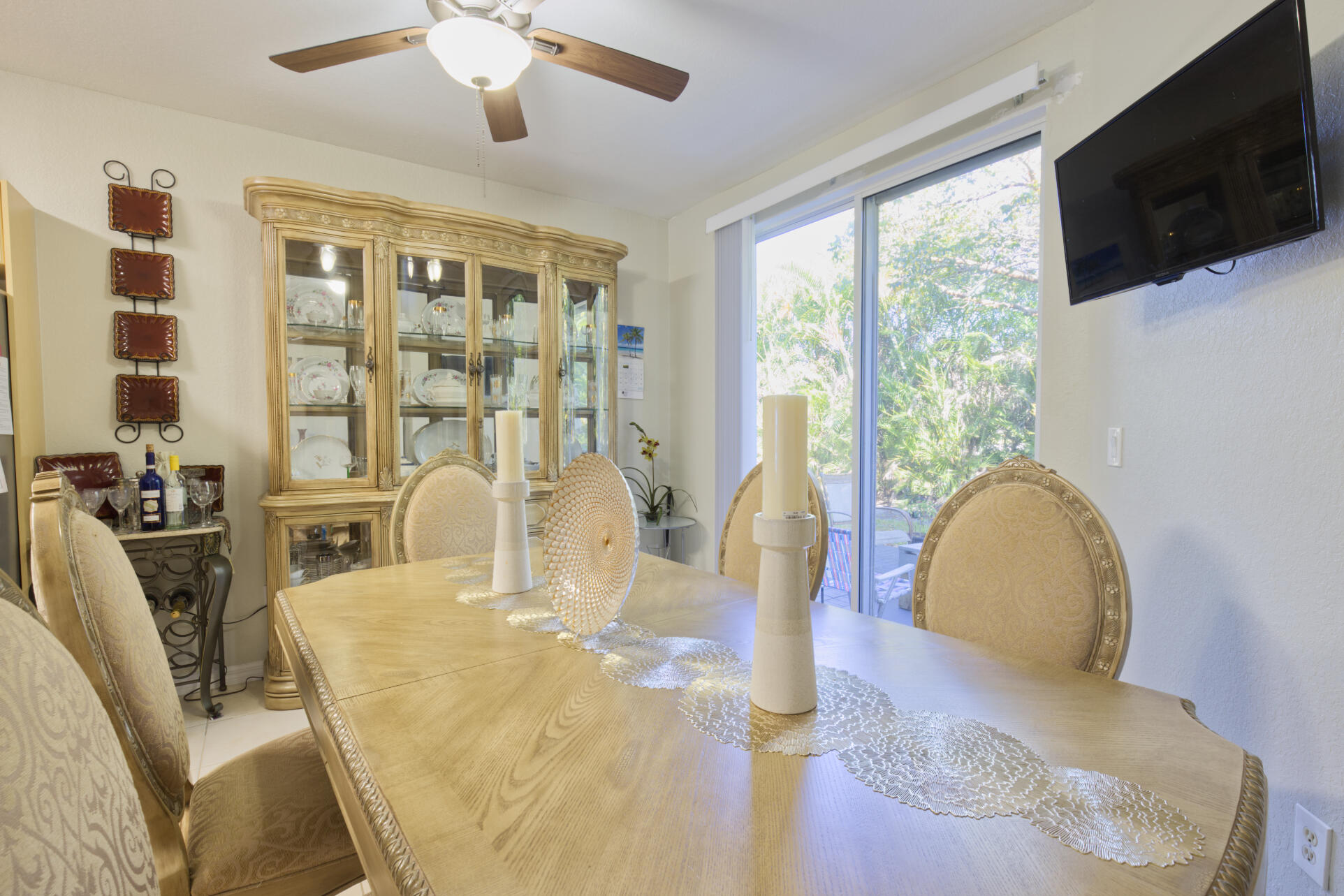 1934 Alamanda Way Riviera Beach, FL 33404 - Photo 9 of 20 Dining