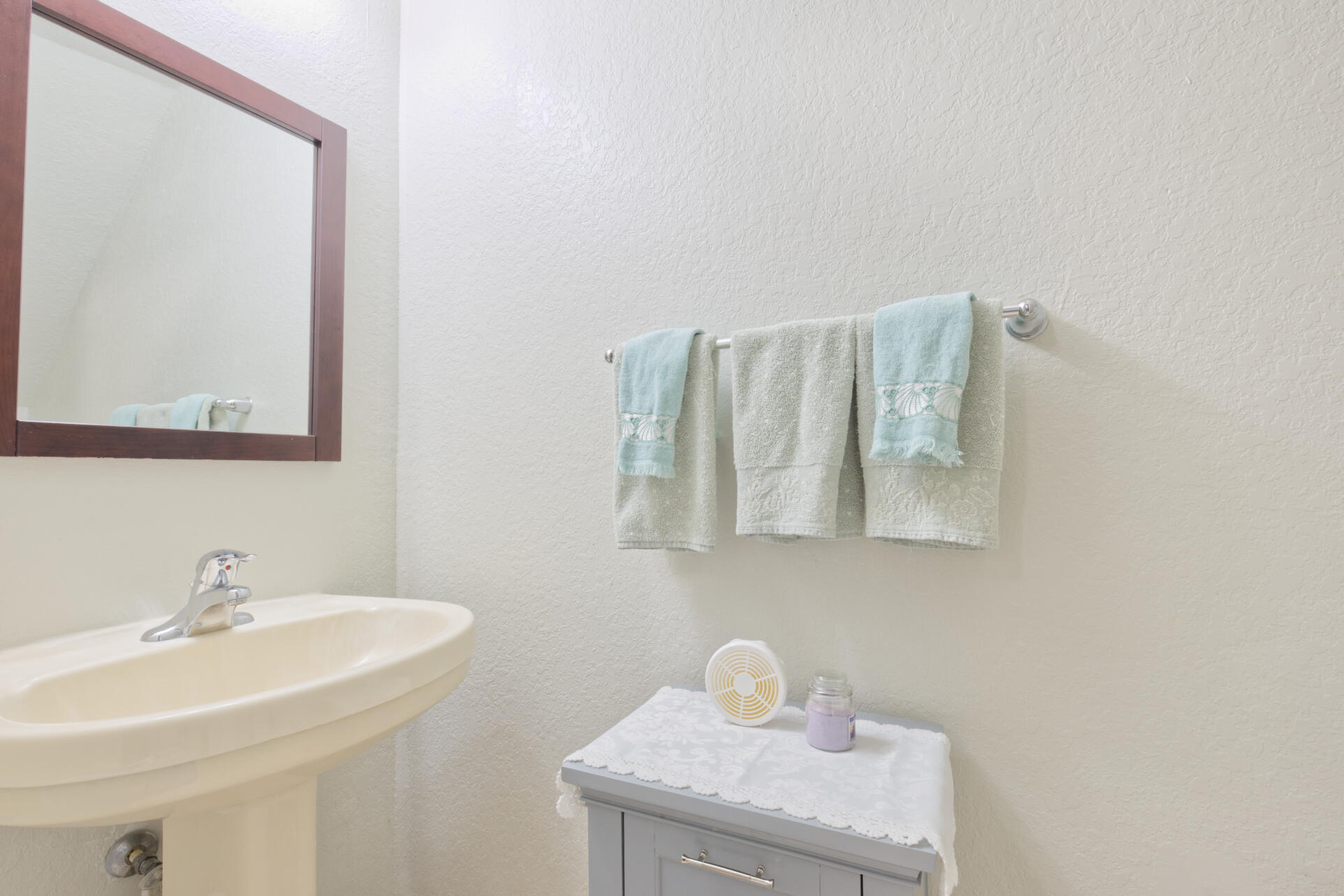 1934 Alamanda Way Riviera Beach, FL 33404 - Photo 10 of 20 Half Bath