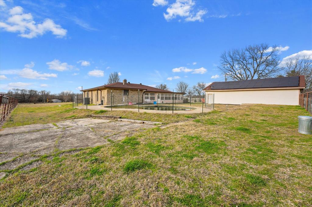 4633 Farm To Market 36 Celeste, TX 75423 - Photo 36 of 40
