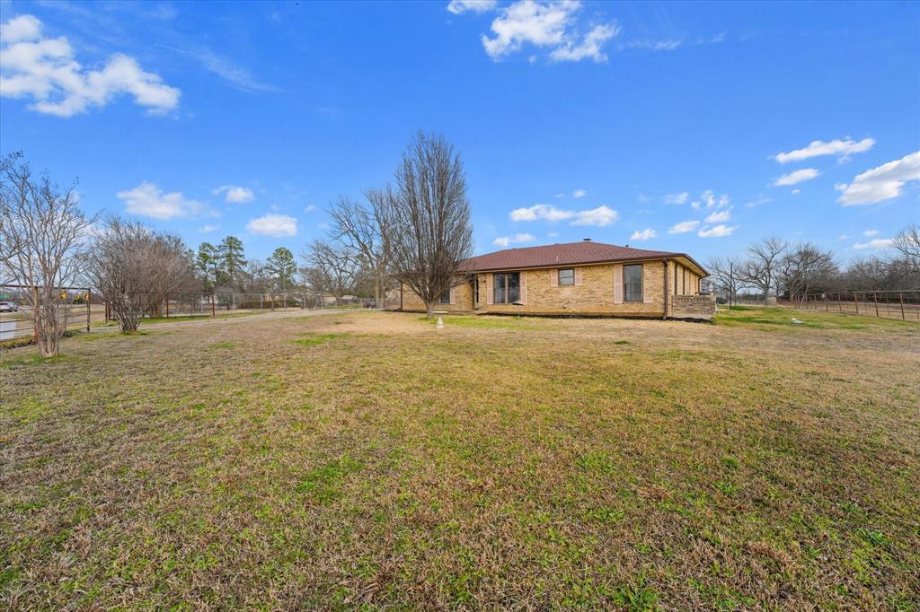 4633 Farm To Market 36 Celeste, TX 75423 - Photo 5 of 40