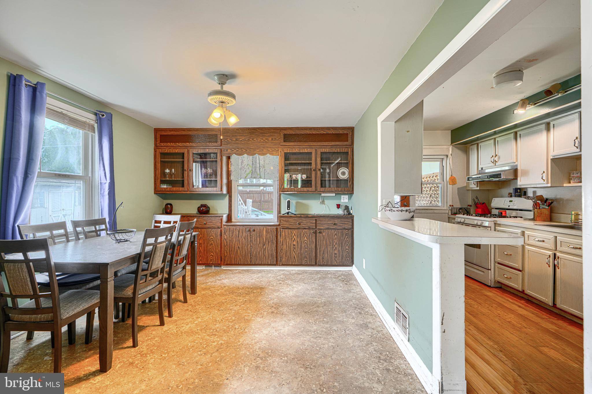 1842 Dunmere Road Baltimore, MD 21222 - Photo 9 of 37 Dining room