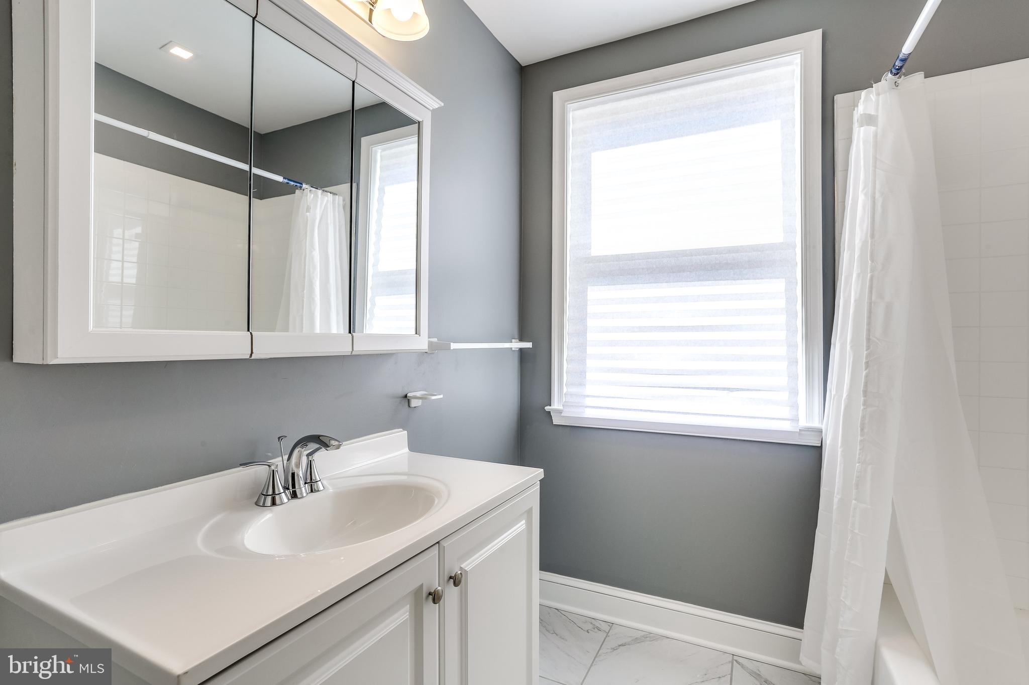 3220 Dorithan Road Baltimore, MD 21215 - Photo 15 of 19 Second floor Full Bathroom