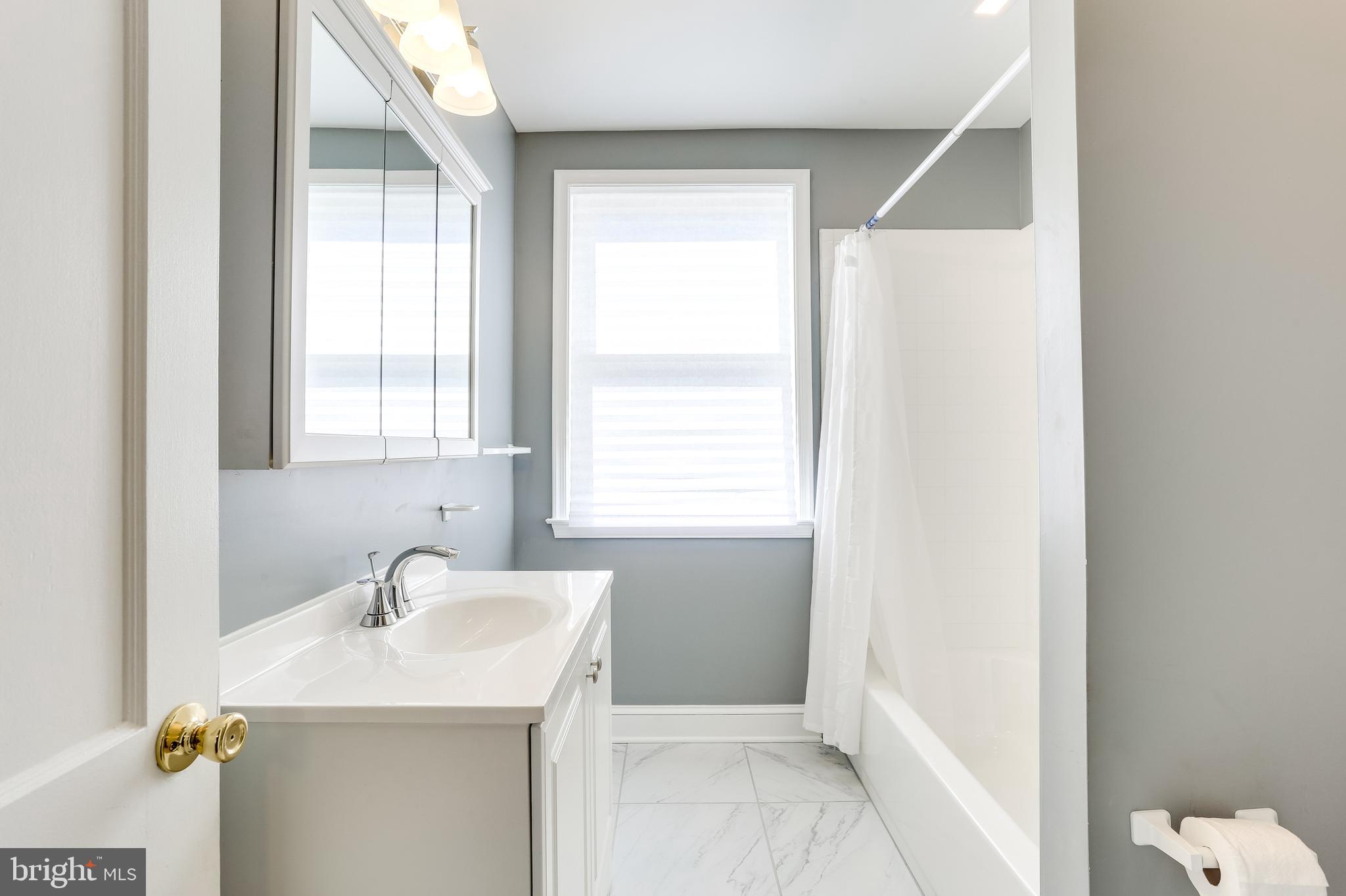 3220 Dorithan Road Baltimore, MD 21215 - Photo 16 of 19 New Vanity, Tiling and Tub