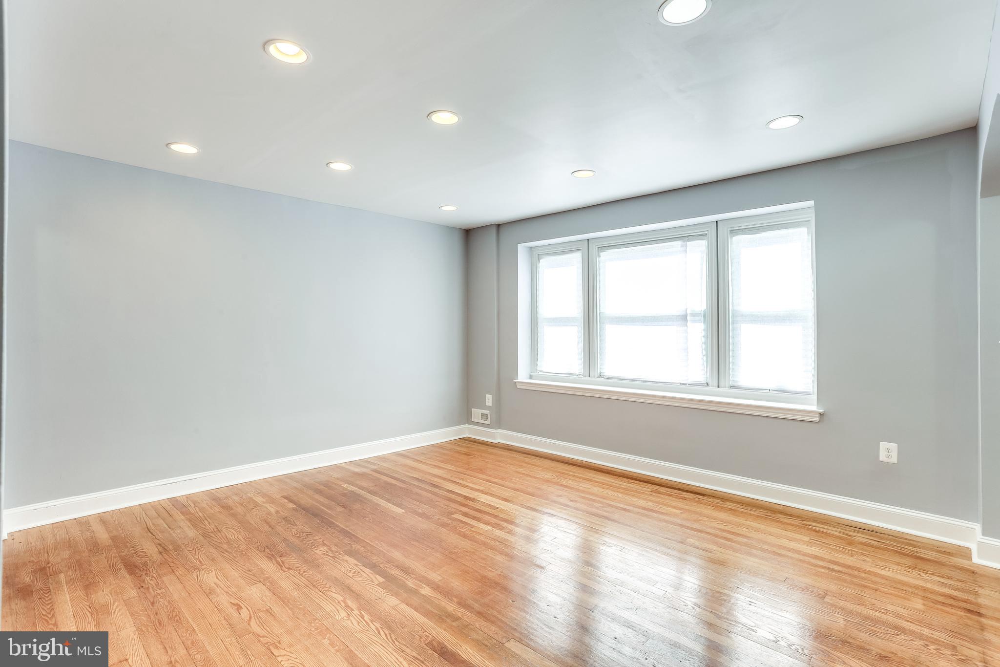 Immaculate Living Room w/ Recessed Lighting