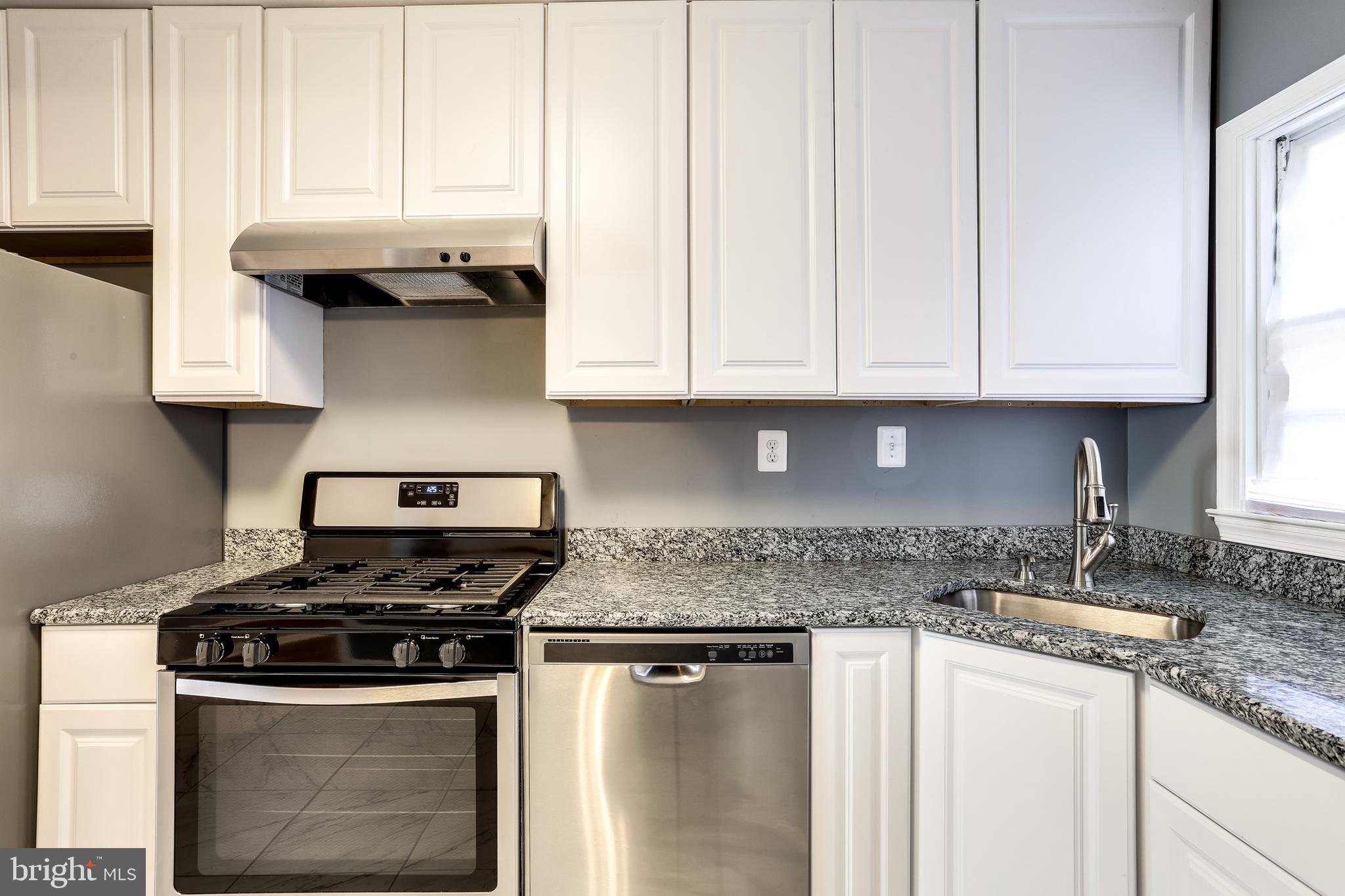 Brand new Cabinets/Stainless Steel Appliances