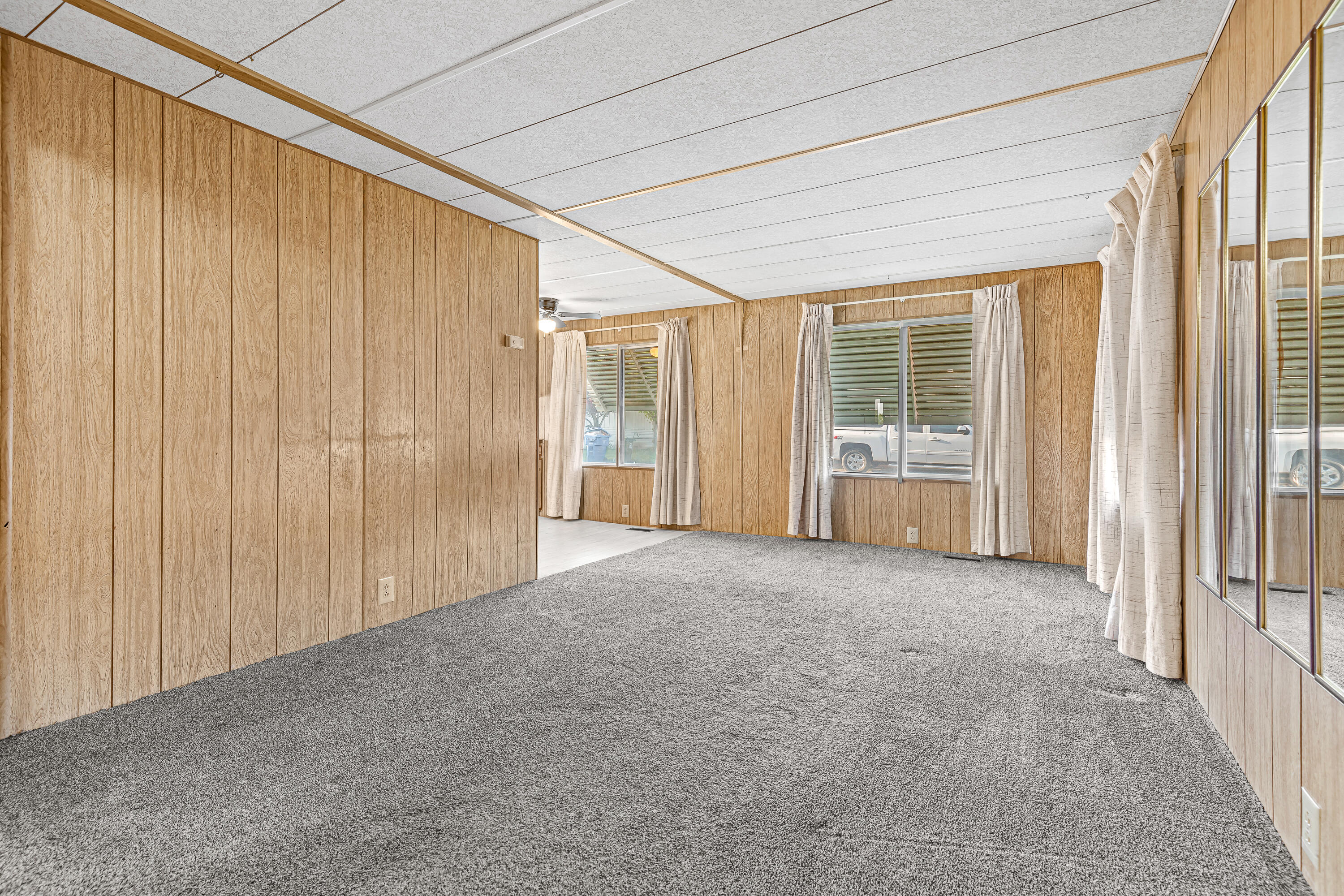 421 Stevens Road, Unit 21 Eagle Point, OR 97524 - Photo 4 of 25 9R9A2458