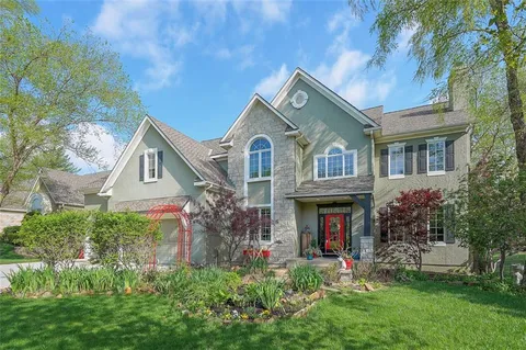 $1,000,000 | 4512 Iron Horse Drive, Leawood, KS 66224