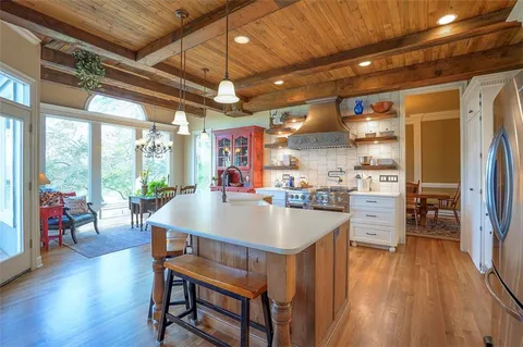 $1,000,000 | 4512 Iron Horse Drive, Leawood, KS 66224
