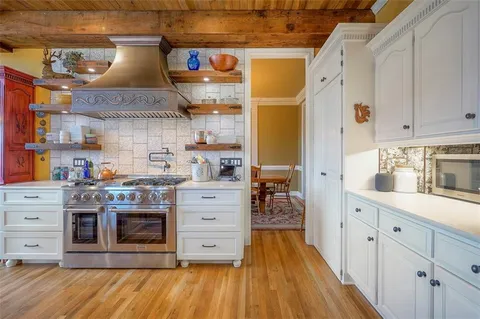 $1,100,000 | 4512 Iron Horse Drive, Leawood, KS 66224