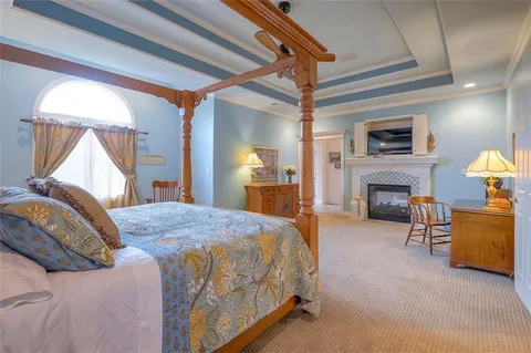 $1,100,000 | 4512 Iron Horse Drive, Leawood, KS 66224
