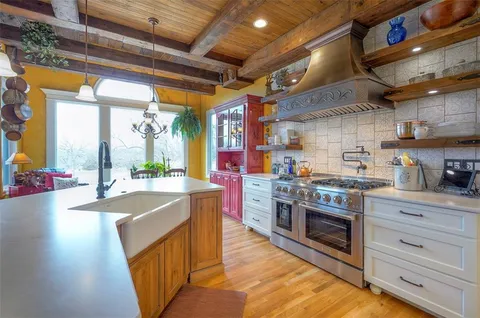 $1,100,000 | 4512 Iron Horse Drive, Leawood, KS 66224