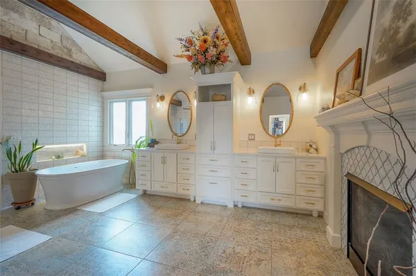 $1,100,000 | 4512 Iron Horse Drive, Leawood, KS 66224