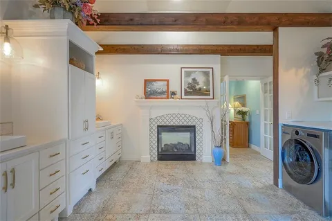 $1,000,000 | 4512 Iron Horse Drive, Leawood, KS 66224