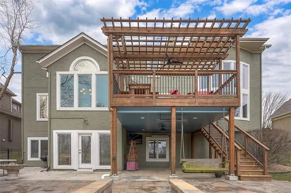 $1,100,000 | 4512 Iron Horse Drive, Leawood, KS 66224