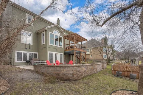 $1,100,000 | 4512 Iron Horse Drive, Leawood, KS 66224