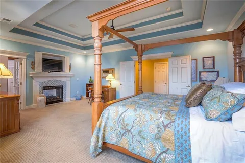 $1,100,000 | 4512 Iron Horse Drive, Leawood, KS 66224