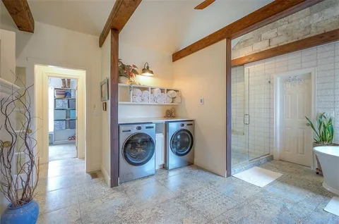 $1,100,000 | 4512 Iron Horse Drive, Leawood, KS 66224