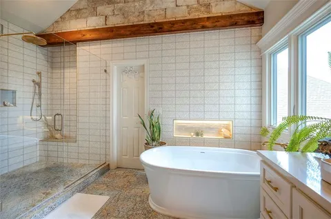 $1,100,000 | 4512 Iron Horse Drive, Leawood, KS 66224