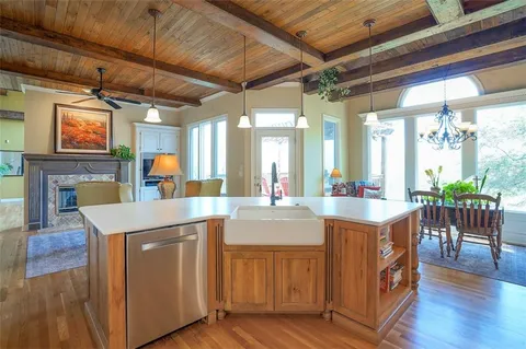 $1,000,000 | 4512 Iron Horse Drive, Leawood, KS 66224