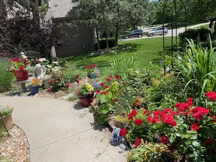 $1,100,000 | 4512 Iron Horse Drive, Leawood, KS 66224