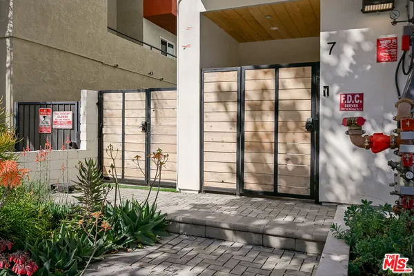 $2,200 | 11241 Morrison Street, Unit 7, North Hollywood, CA 91601