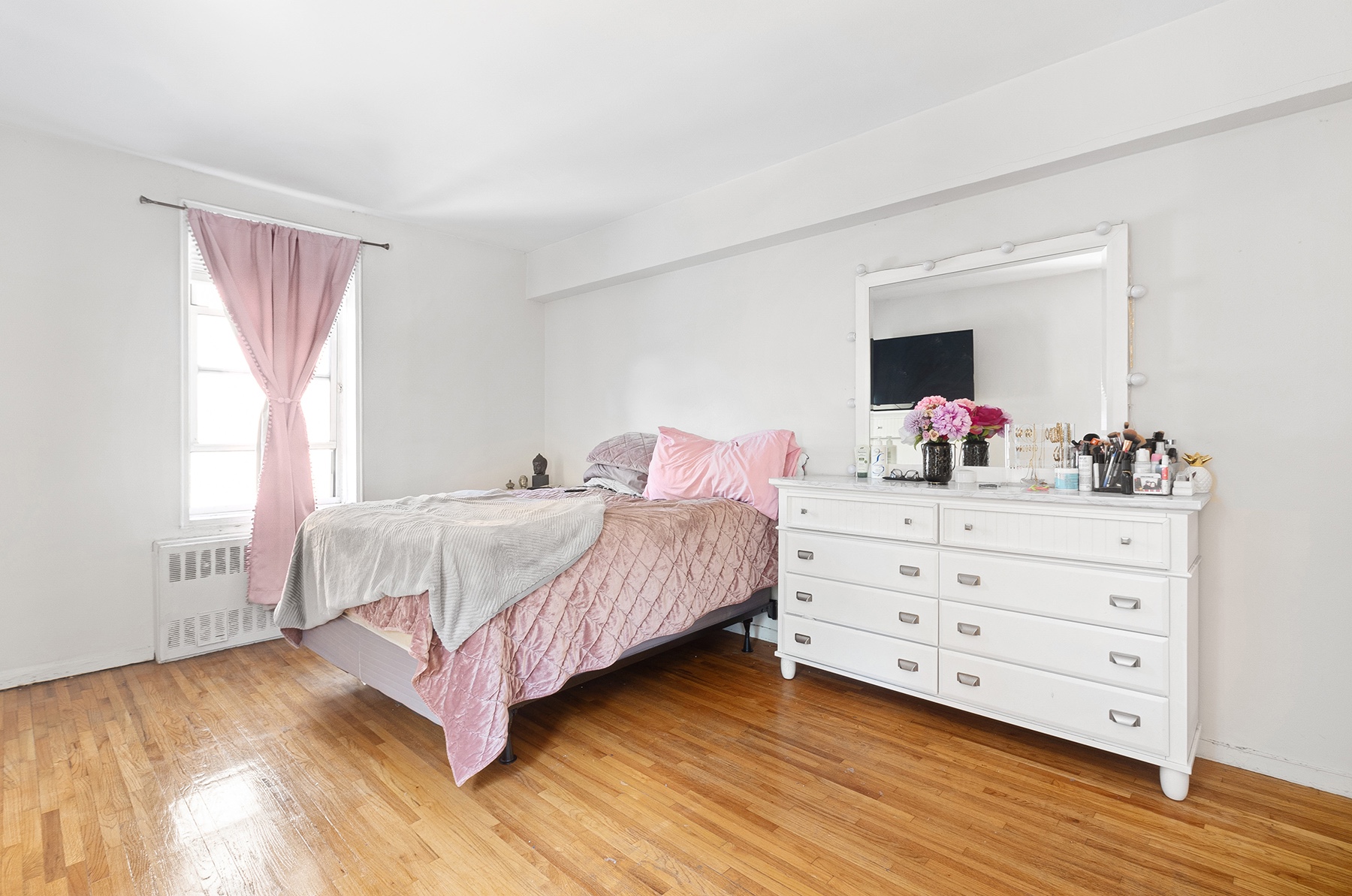 6535 Broadway, Unit 2A Bronx, NY 10471 - Photo 5 of 11 a bedroom with a bed and a dresser