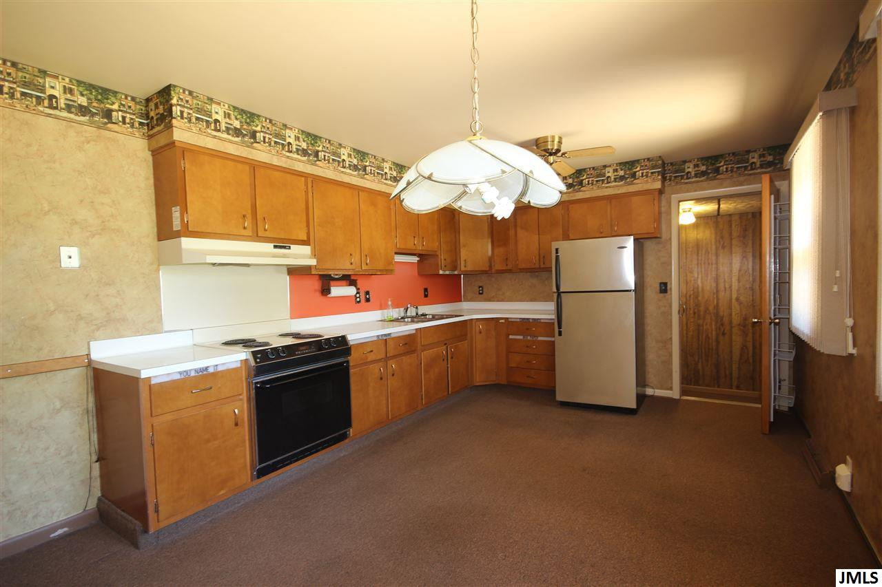 1222 Rockefeller Drive Jackson, MI 49203 - Photo 2 of 21 Photo 2