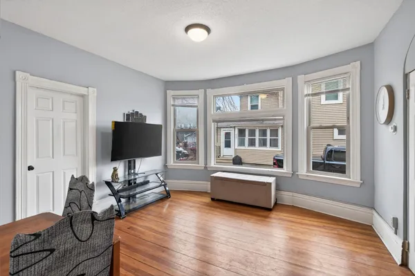 $295,000 | 823 Hardenbergh Place, St. Paul, MN 55117