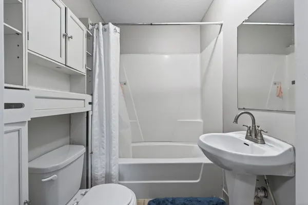 $295,000 | 823 Hardenbergh Place, St. Paul, MN 55117