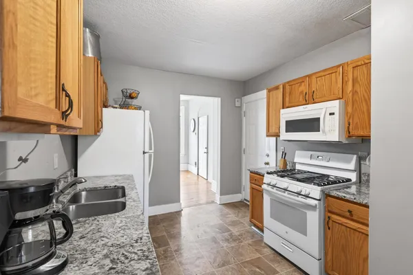 $295,000 | 823 Hardenbergh Place, St. Paul, MN 55117