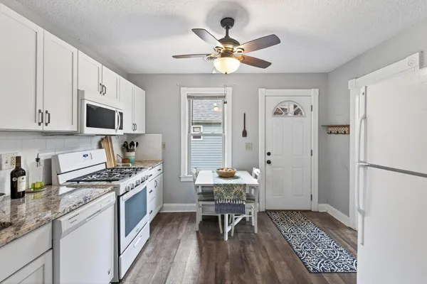 $295,000 | 823 Hardenbergh Place, St. Paul, MN 55117