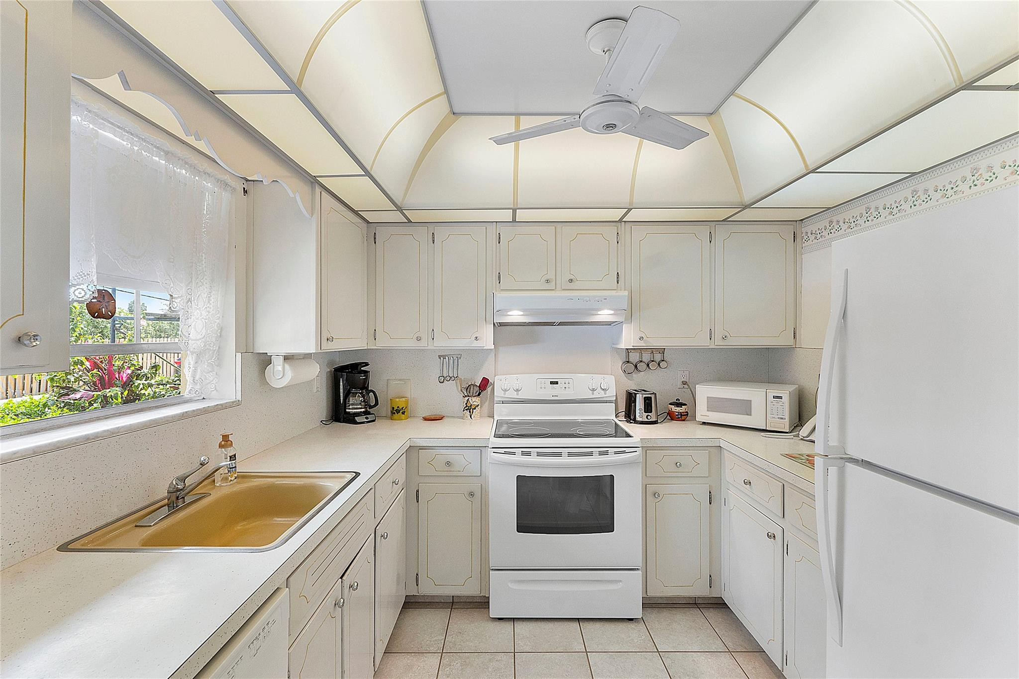 2202 Northeast 36th Street, Unit 18 Lighthouse Point, FL 33064 - Photo 3 of 14 Photo 3