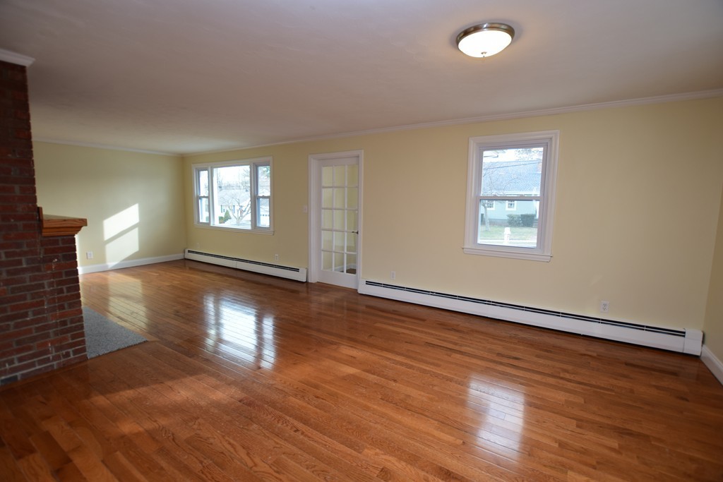 23 St James Road Shrewsbury, MA 01545 - Photo 7 of 30 Gallery Image 7
