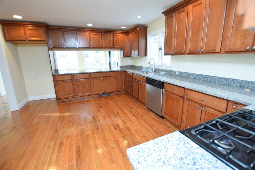 23 St James Road Shrewsbury, MA 01545 - Photo 8 of 30 Gallery Image 8
