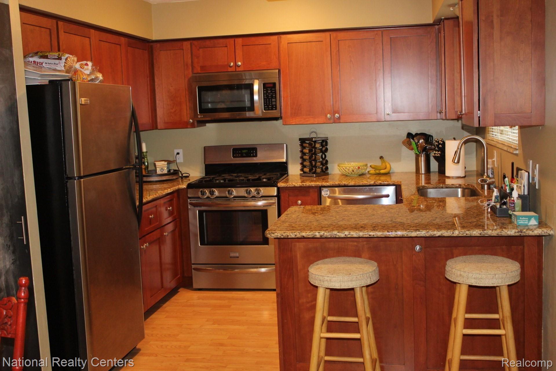 800 Ridgemont Street Commerce Township, MI 48382 - Photo 3 of 16 IMG_1558.jpeg