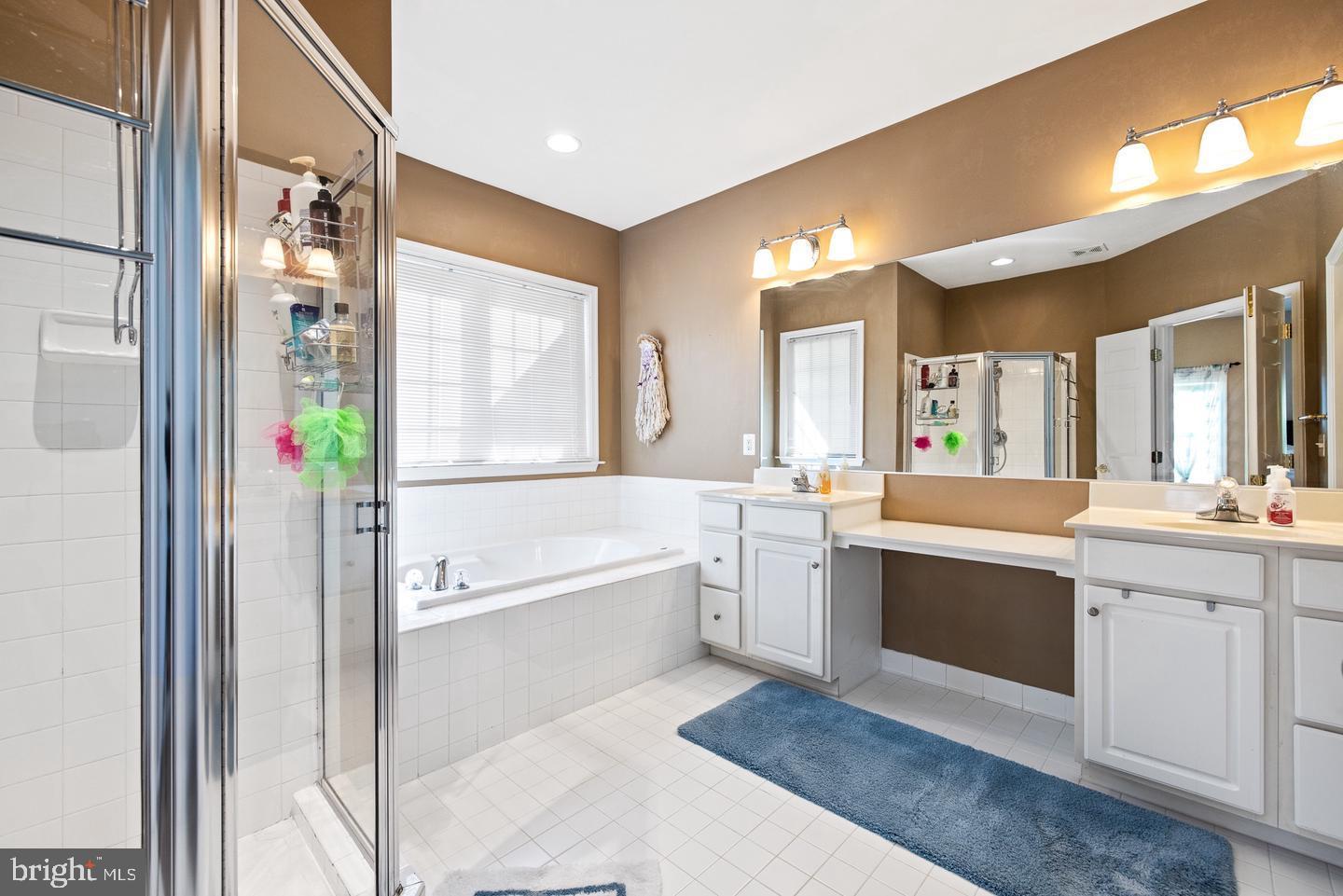 3314 Lady Catherine Circle Triangle, VA 22172 - Photo 19 of 33 Suite Bathroom