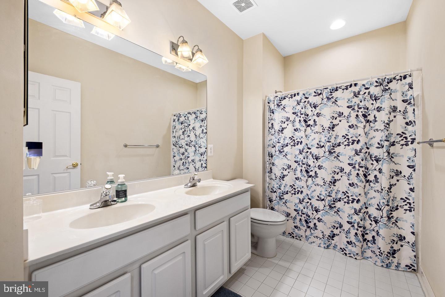 3314 Lady Catherine Circle Triangle, VA 22172 - Photo 26 of 33 Additional Full Bathroom Upstairs