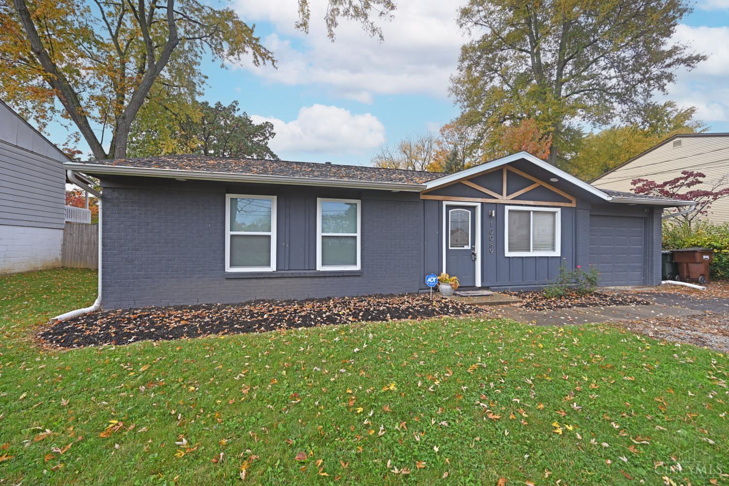 10089 Pippin Road Cincinnati, OH 45231 - Photo 2 of 31