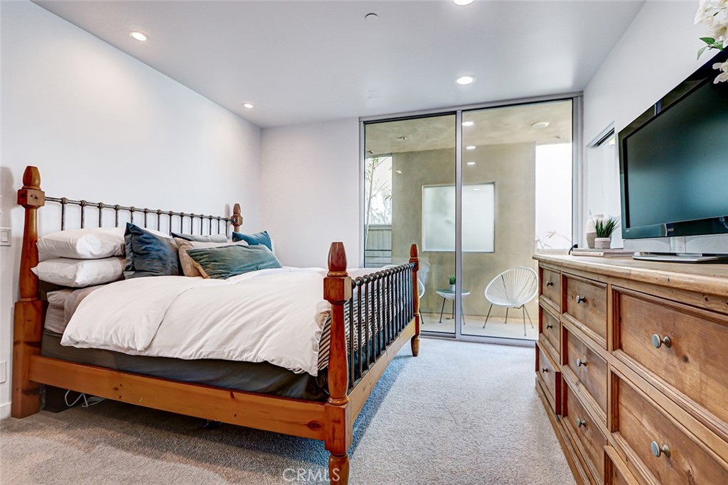 4321 Crest Drive Manhattan Beach, CA 90266 - Photo 25 of 37 a bedroom with double bed and a flat tv screen on dresser
