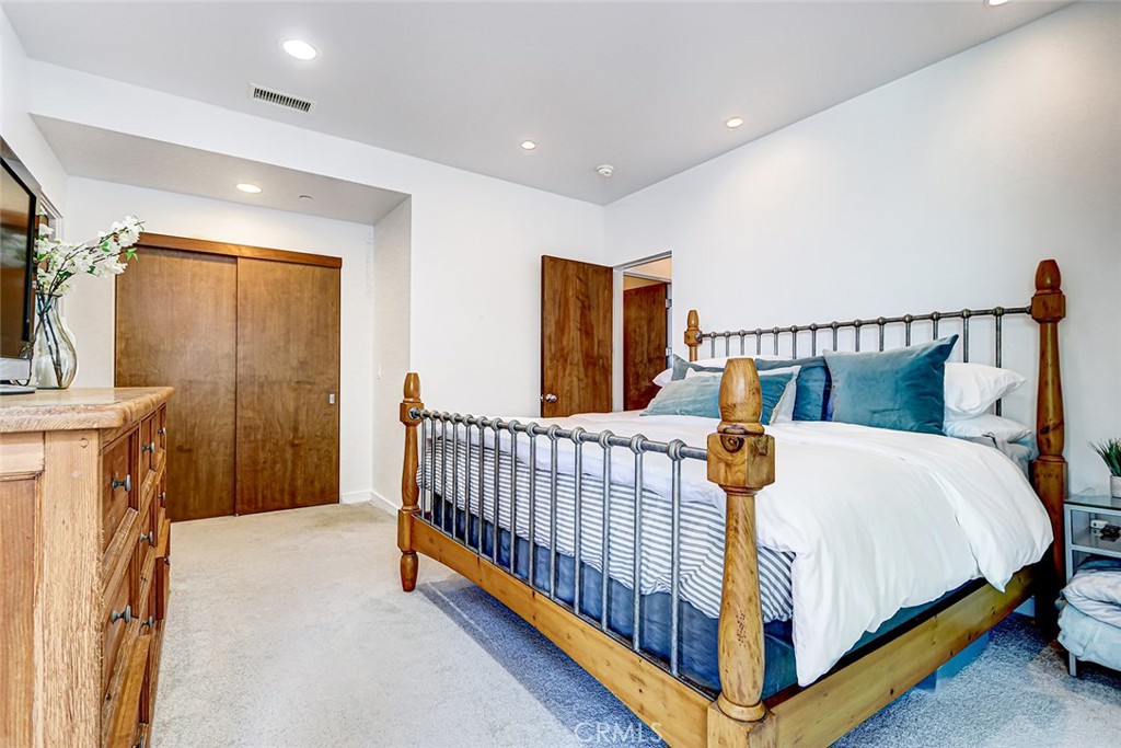 4321 Crest Drive Manhattan Beach, CA 90266 - Photo 27 of 37 a bed sitting in a bedroom next to a window