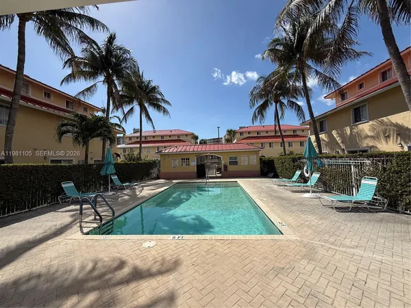 $2,600 | 2032 Northeast 167th Street, Unit 3136, North Miami Beach, FL 33162