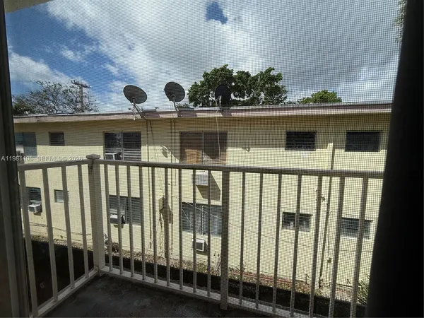 $2,600 | 2032 Northeast 167th Street, Unit 3136, North Miami Beach, FL 33162