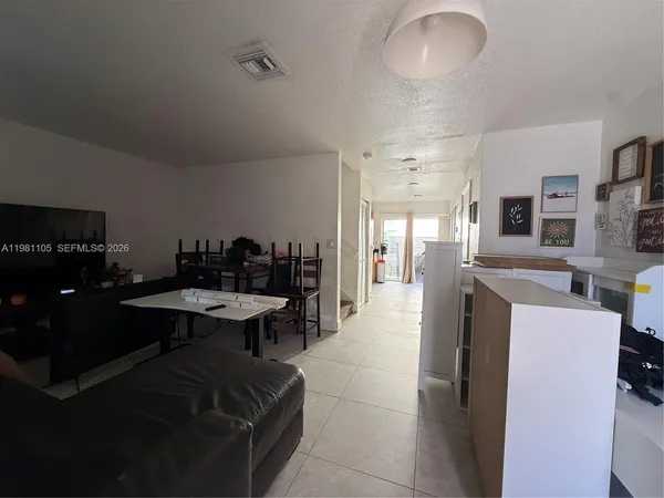 $2,600 | 2032 Northeast 167th Street, Unit 3136, North Miami Beach, FL 33162