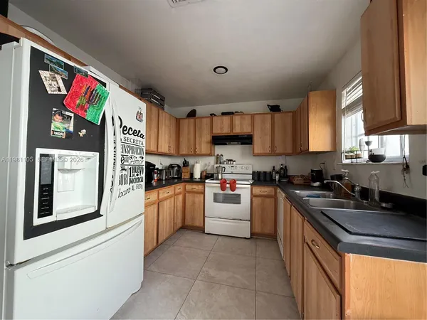 $2,600 | 2032 Northeast 167th Street, Unit 3136, North Miami Beach, FL 33162