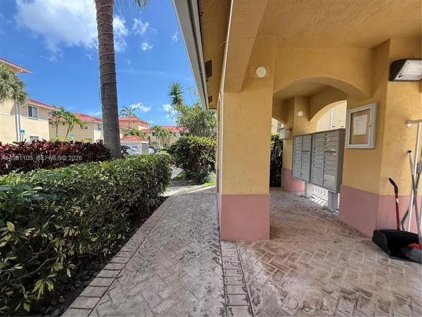 $2,600 | 2032 Northeast 167th Street, Unit 3136, North Miami Beach, FL 33162