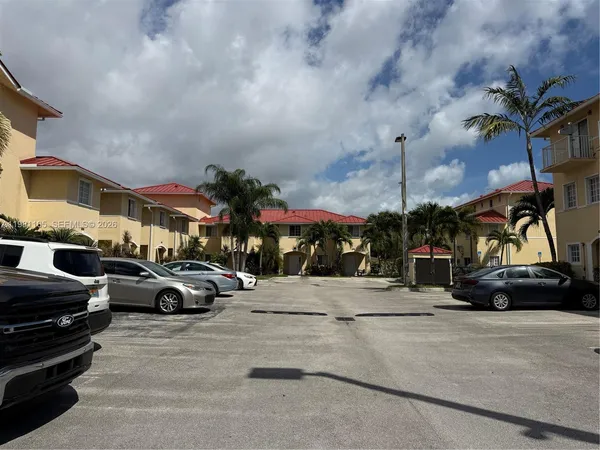 $2,600 | 2032 Northeast 167th Street, Unit 3136, North Miami Beach, FL 33162