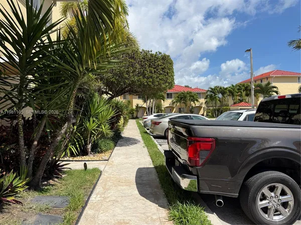 $2,600 | 2032 Northeast 167th Street, Unit 3136, North Miami Beach, FL 33162