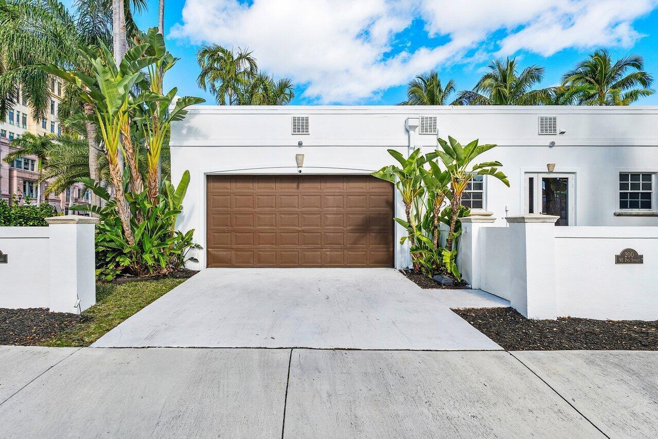 200 Northeast 2nd Street Boca Raton, FL 33432 - Photo 2 of 42 Driveway