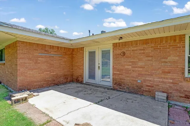 a view of a back yard with porch