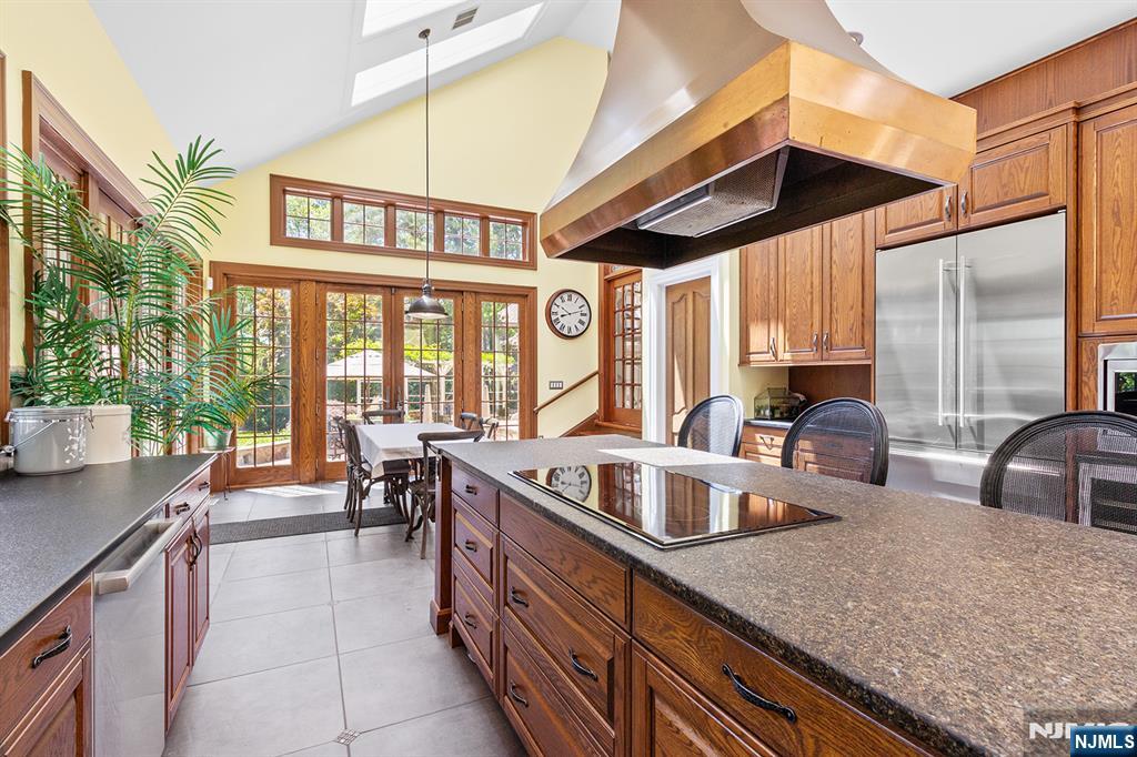 801 Shore Drive Butler, NJ 07405 - Photo 19 of 50